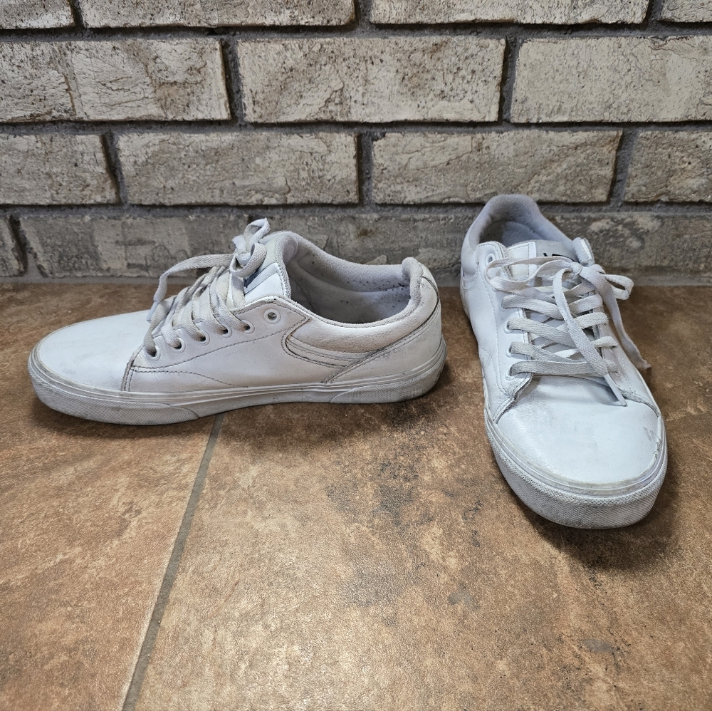 White Classic | VANS | Low Top Sneaks